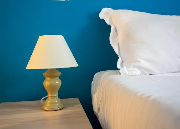 25 Apartment *