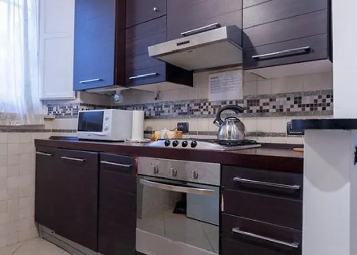 25 Apartment *